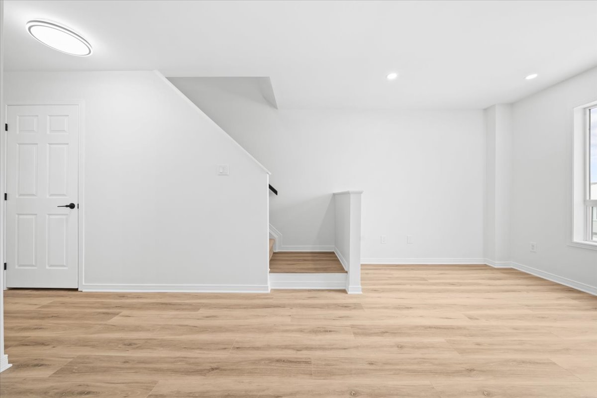 221 Gershwin Private Ottawa, Ontario K2H 1G6 10