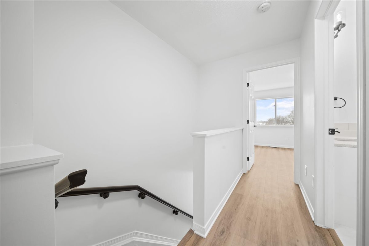 221 Gershwin Private Ottawa, Ontario K2H 1G6 14
