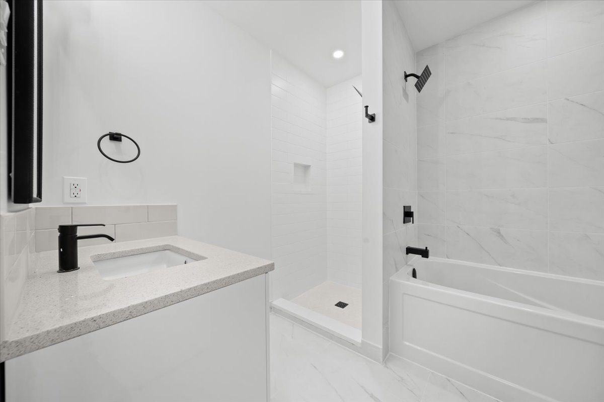221 Gershwin Private Ottawa, Ontario K2H 1G6 20