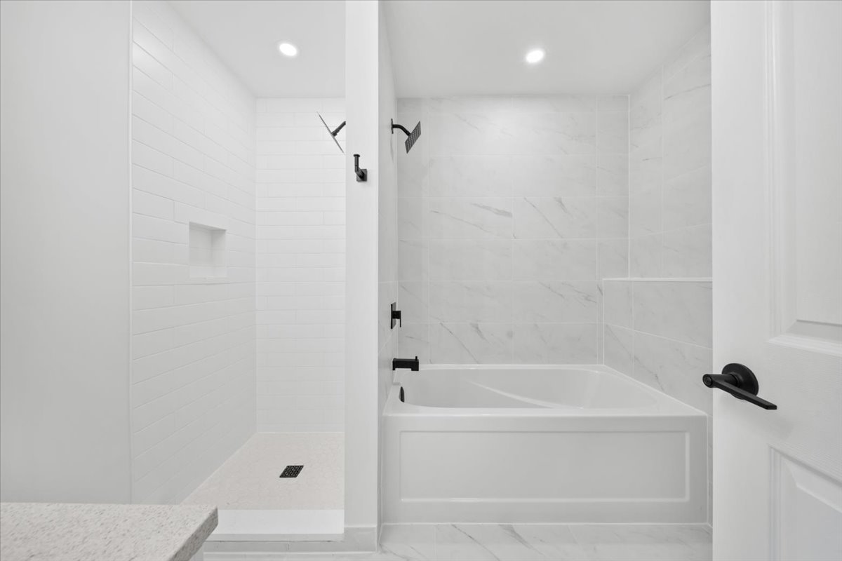 221 Gershwin Private Ottawa, Ontario K2H 1G6 21