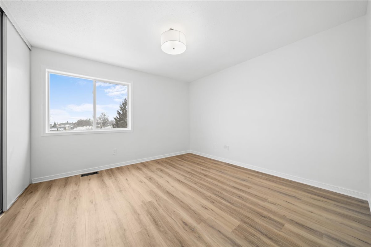 221 Gershwin Private Ottawa, Ontario K2H 1G6 23