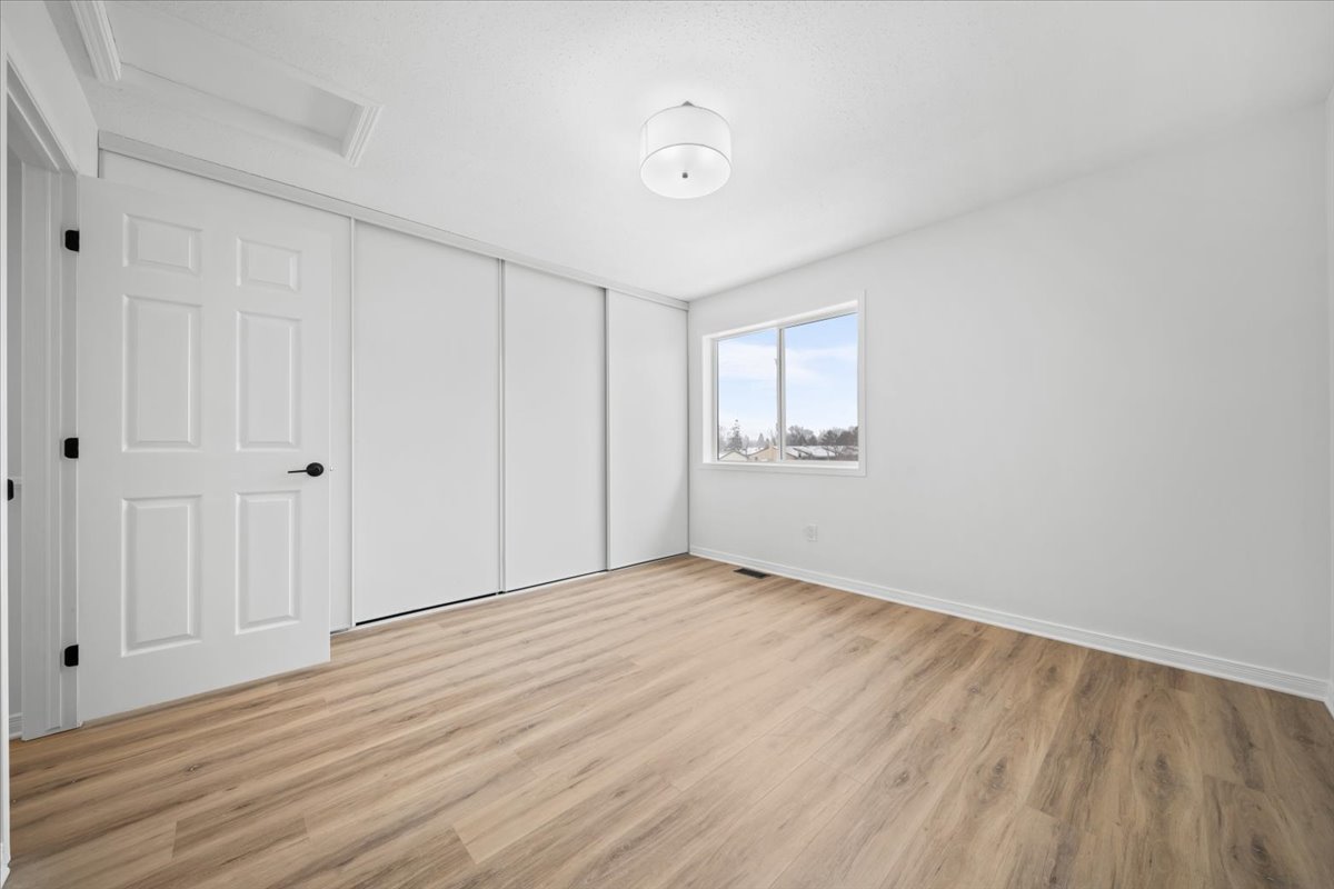 221 Gershwin Private Ottawa, Ontario K2H 1G6 24
