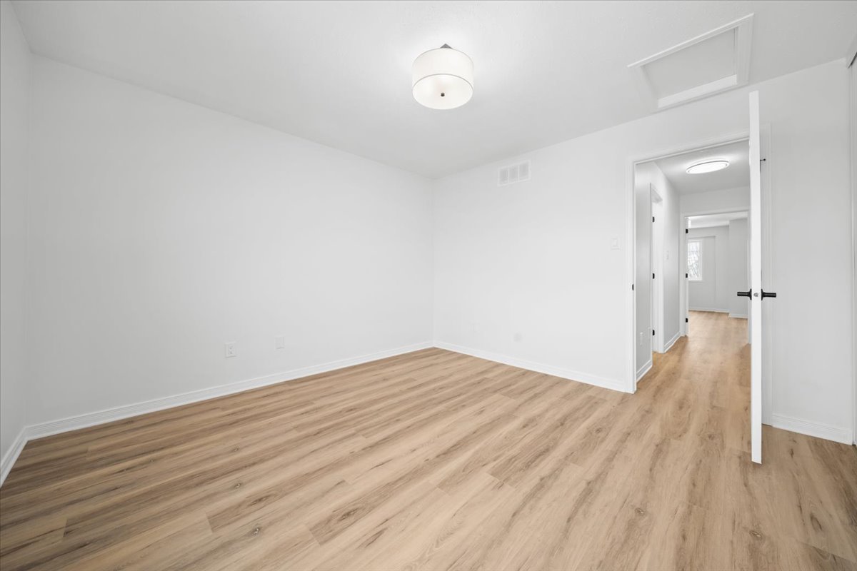 221 Gershwin Private Ottawa, Ontario K2H 1G6 25