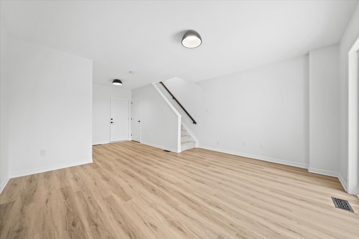 221 Gershwin Private Ottawa, Ontario K2H 1G6 27