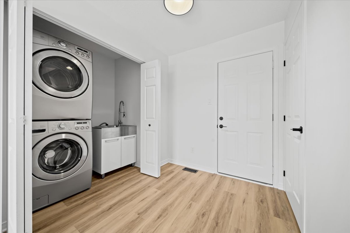 221 Gershwin Private Ottawa, Ontario K2H 1G6 29