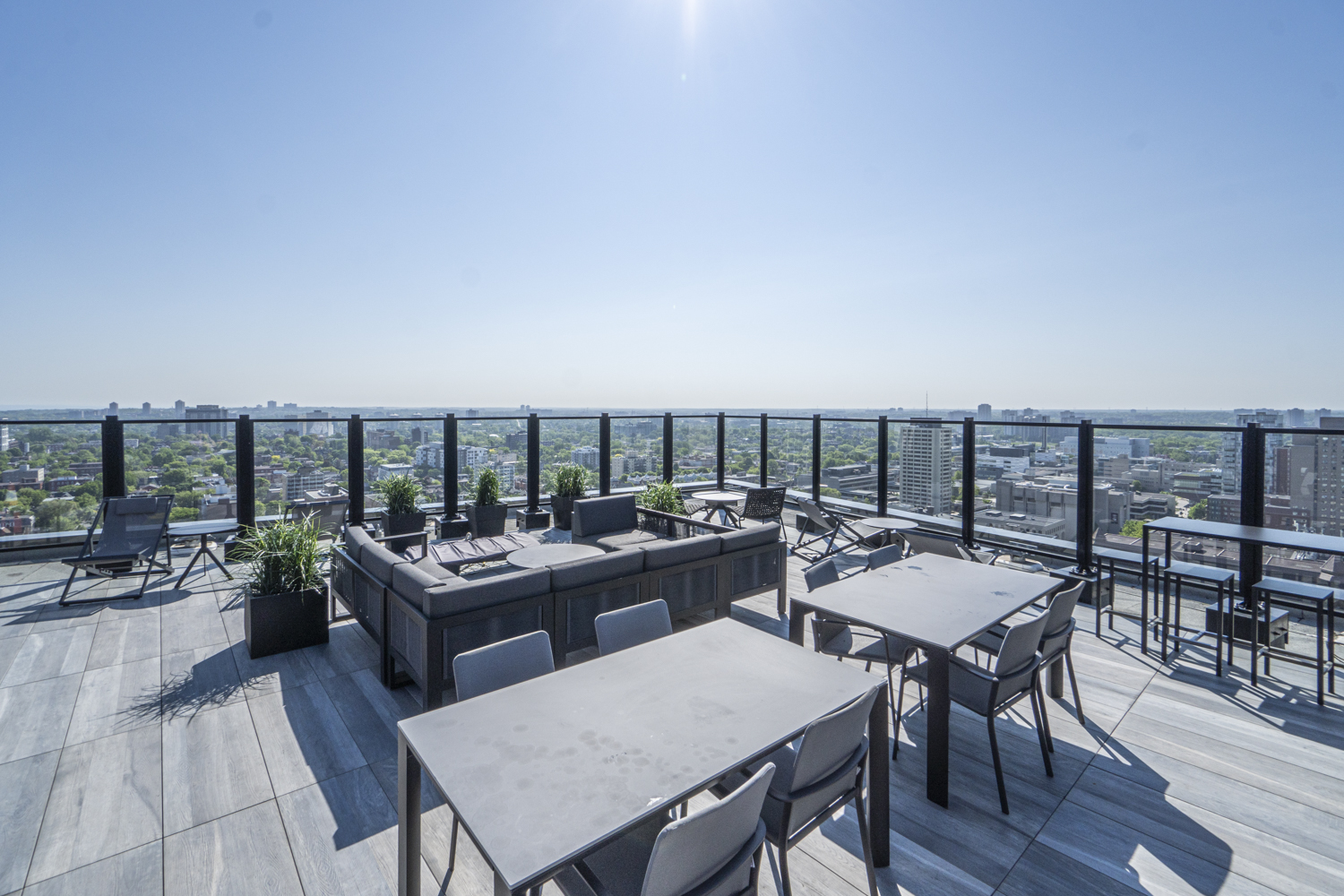 20 Daly Ave #2204 Ottawa. ON  K1N 6E2 12