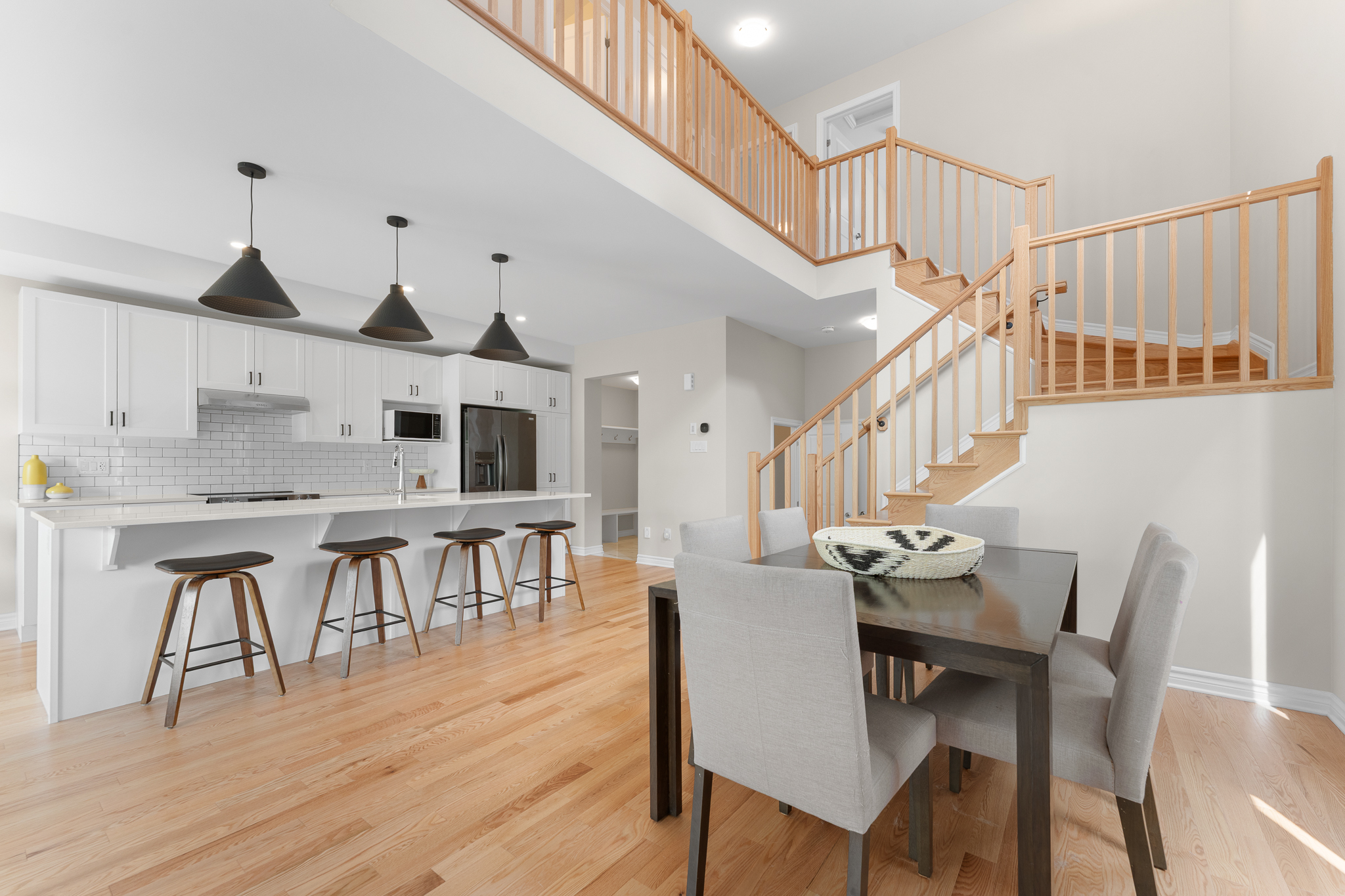 569 Paakanaak Avenue, Ottawa, Ontario K1X 0H3 16