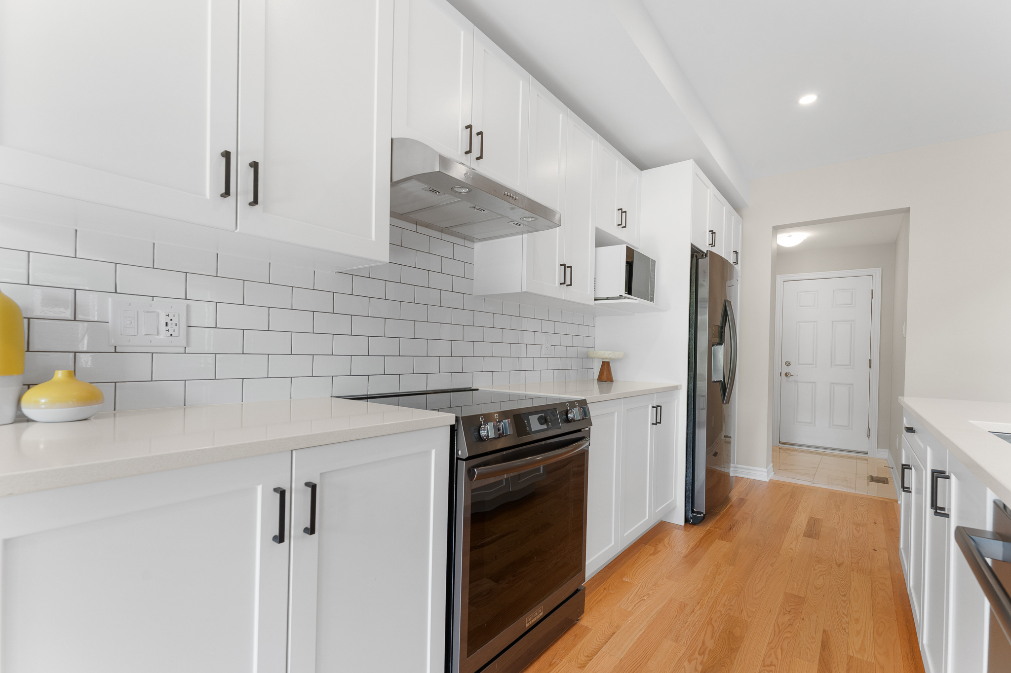 569 Paakanaak Avenue, Ottawa, Ontario K1X 0H3 12