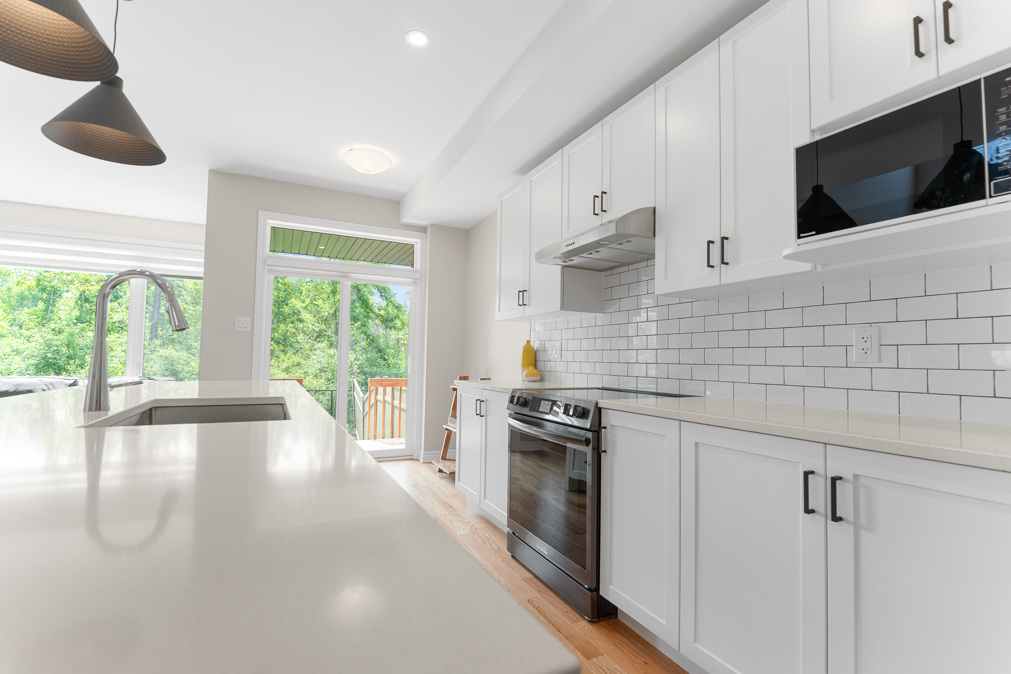 569 Paakanaak Avenue, Ottawa, Ontario K1X 0H3 6