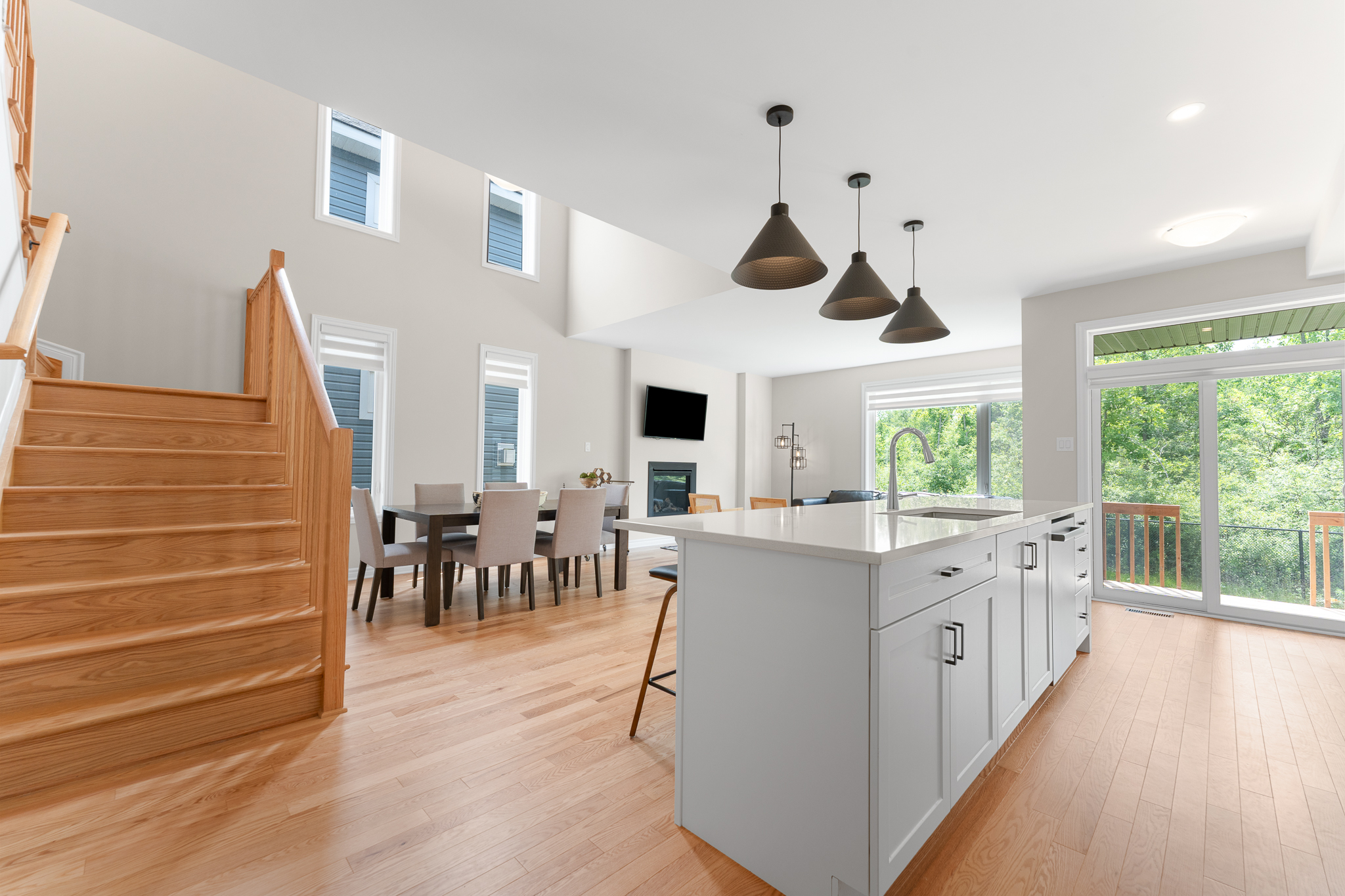 569 Paakanaak Avenue, Ottawa, Ontario K1X 0H3 4
