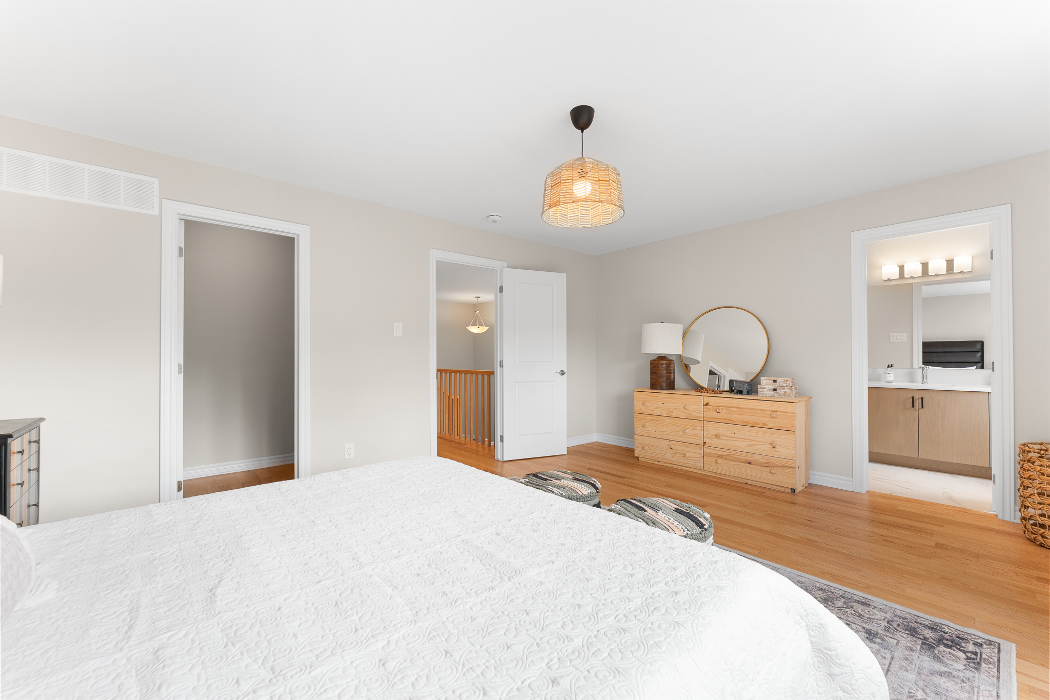 569 Paakanaak Avenue, Ottawa, Ontario K1X 0H3 26