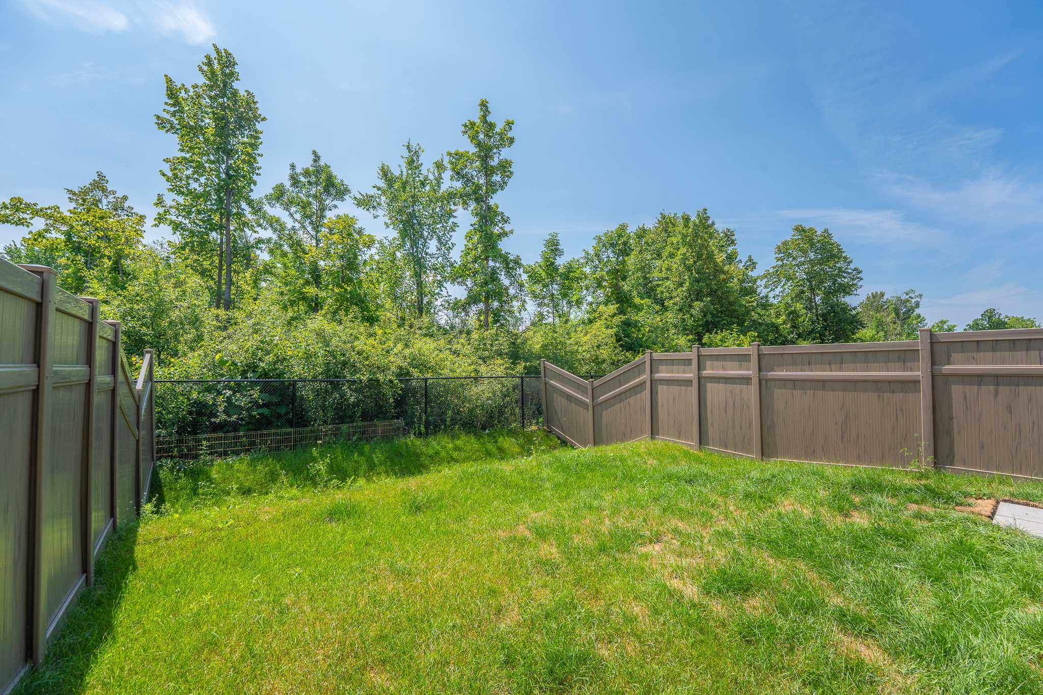 569 Paakanaak Avenue, Ottawa, Ontario K1X 0H3 35