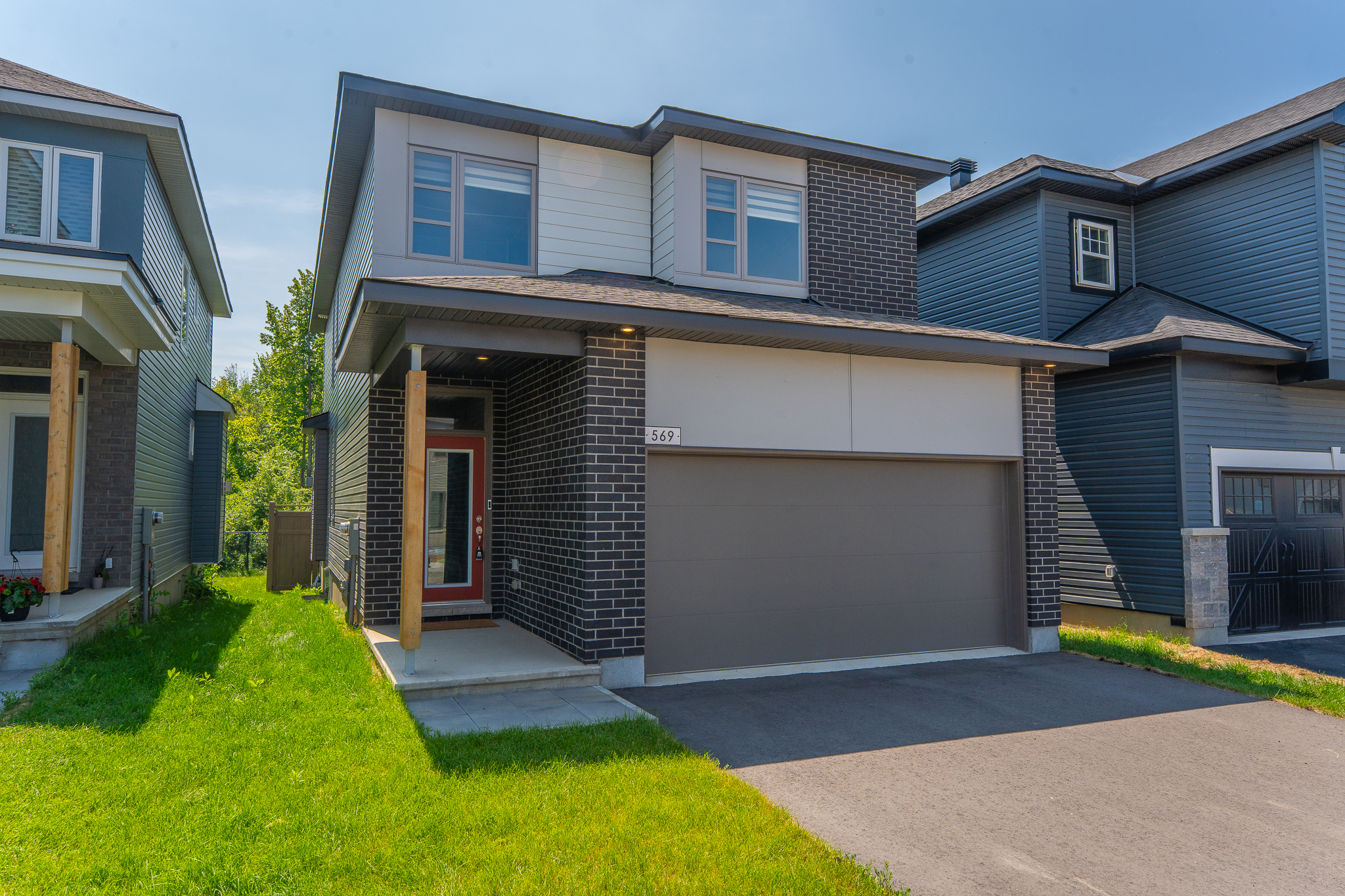 569 Paakanaak Avenue, Ottawa, Ontario K1X 0H3