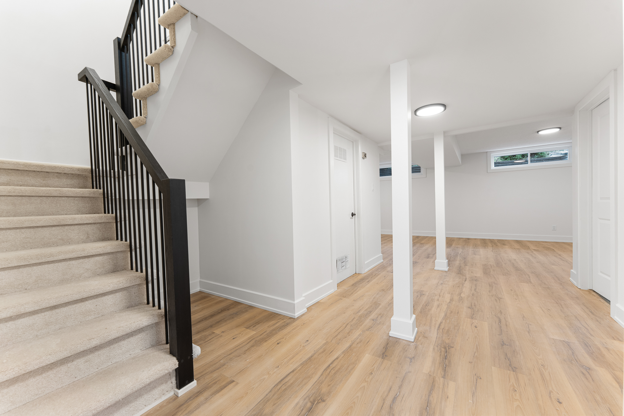 14 Mulvagh Avenue, Ottawa, Ontario K2E 6M6 24
