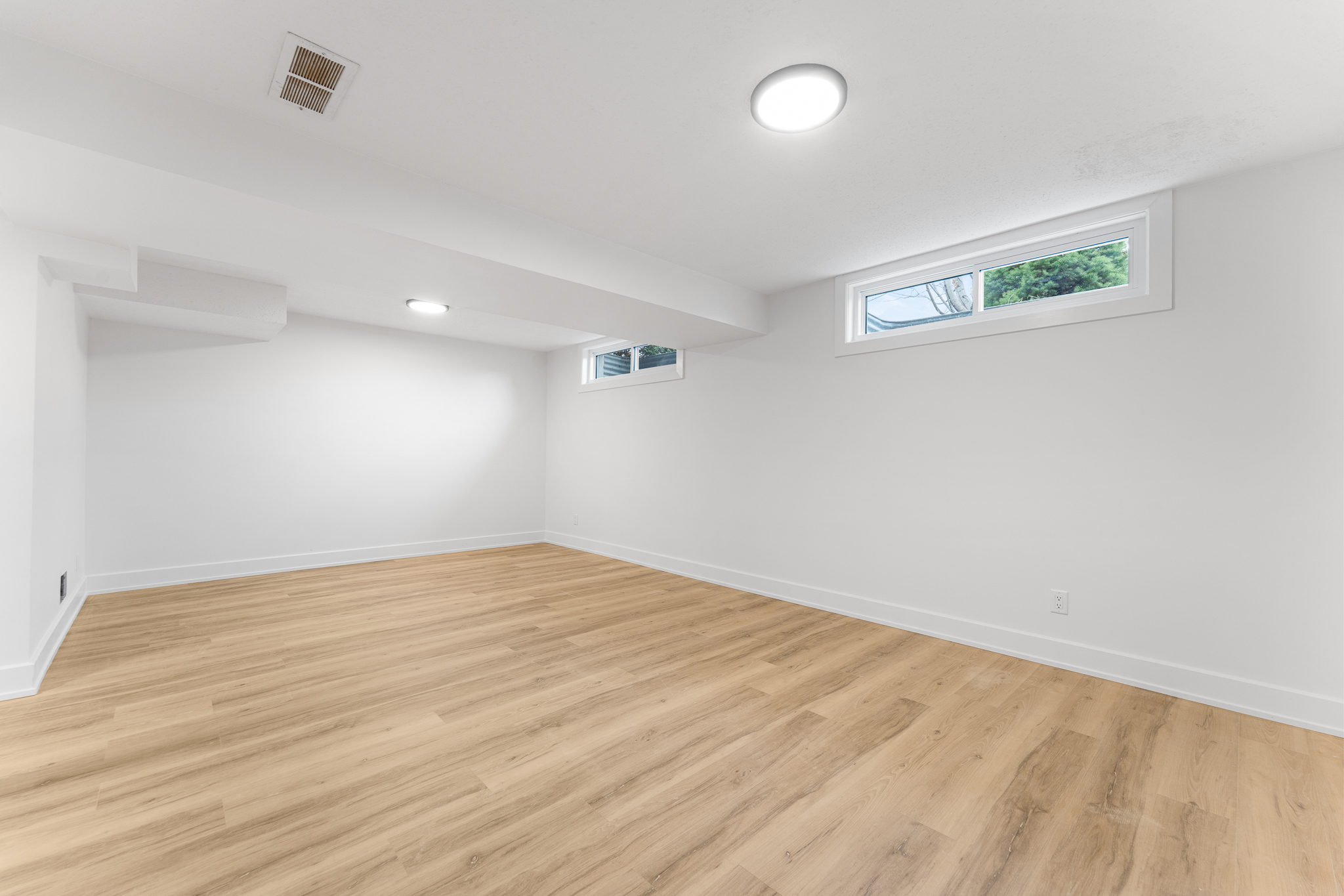 14 Mulvagh Avenue, Ottawa, Ontario K2E 6M6 35
