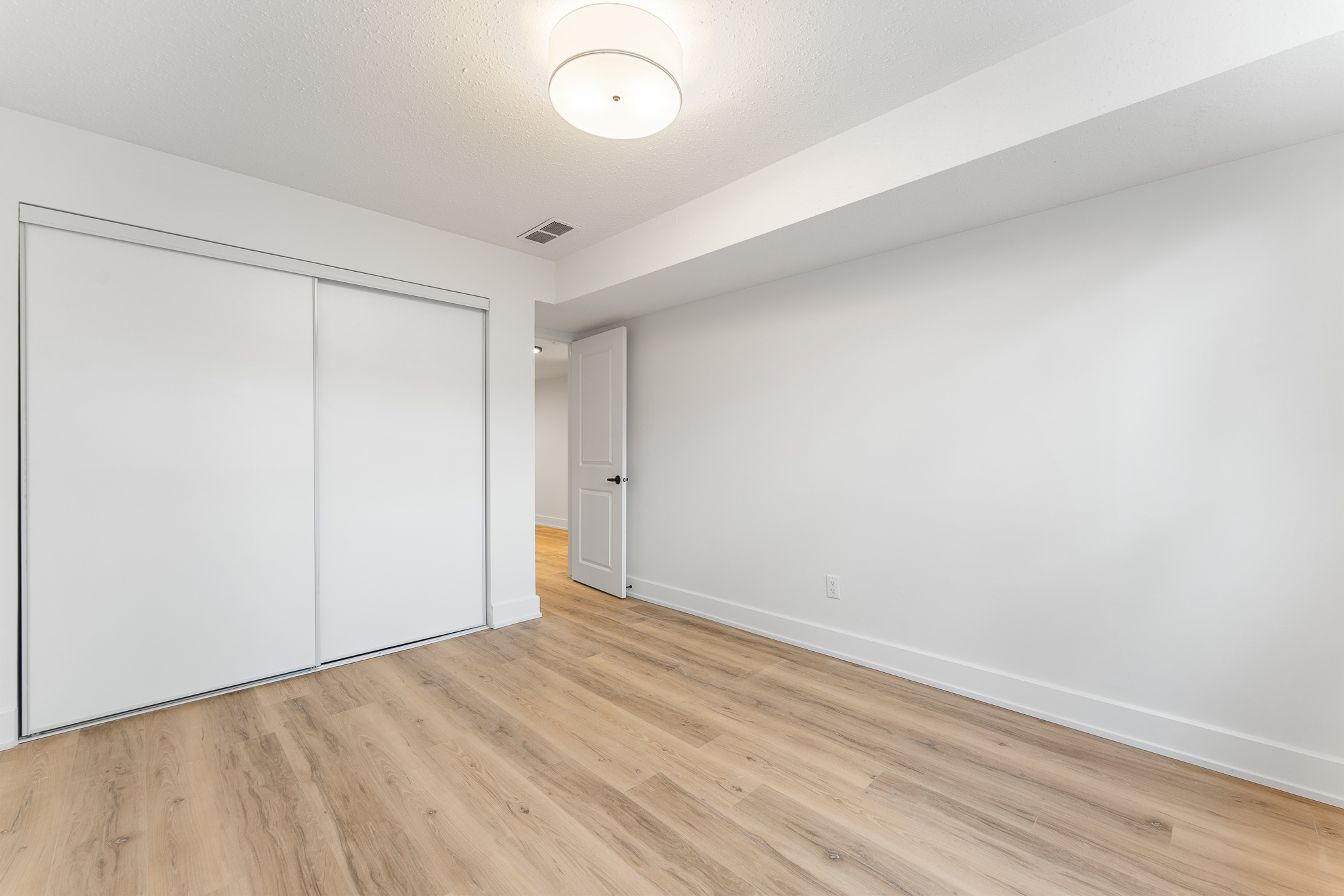 14 Mulvagh Avenue, Ottawa, Ontario K2E 6M6 29