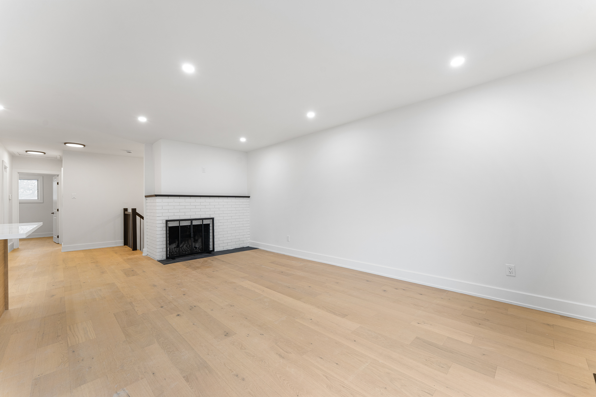 14 Mulvagh Avenue, Ottawa, Ontario K2E 6M6 16