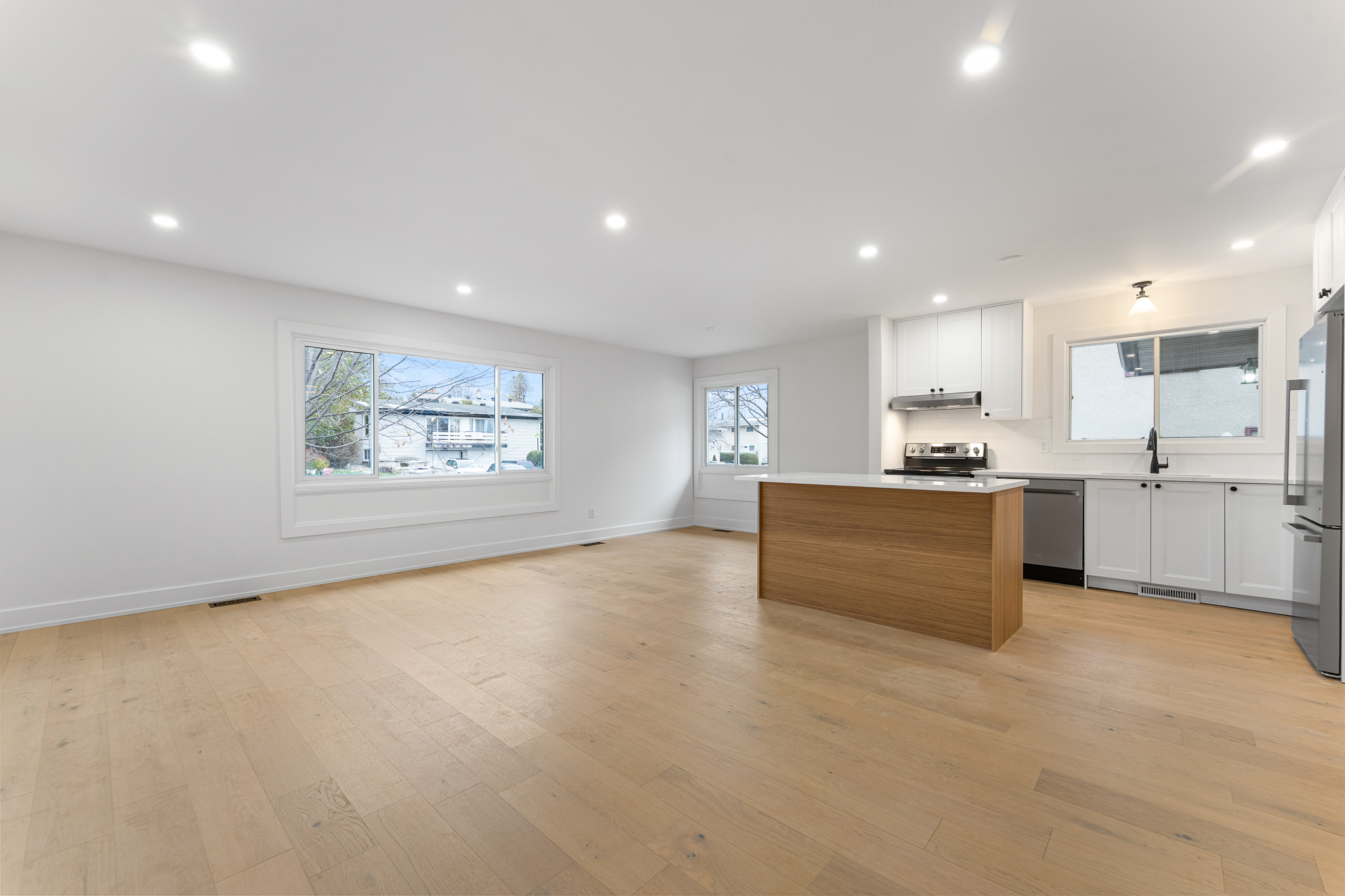 14 Mulvagh Avenue, Ottawa, Ontario K2E 6M6 15