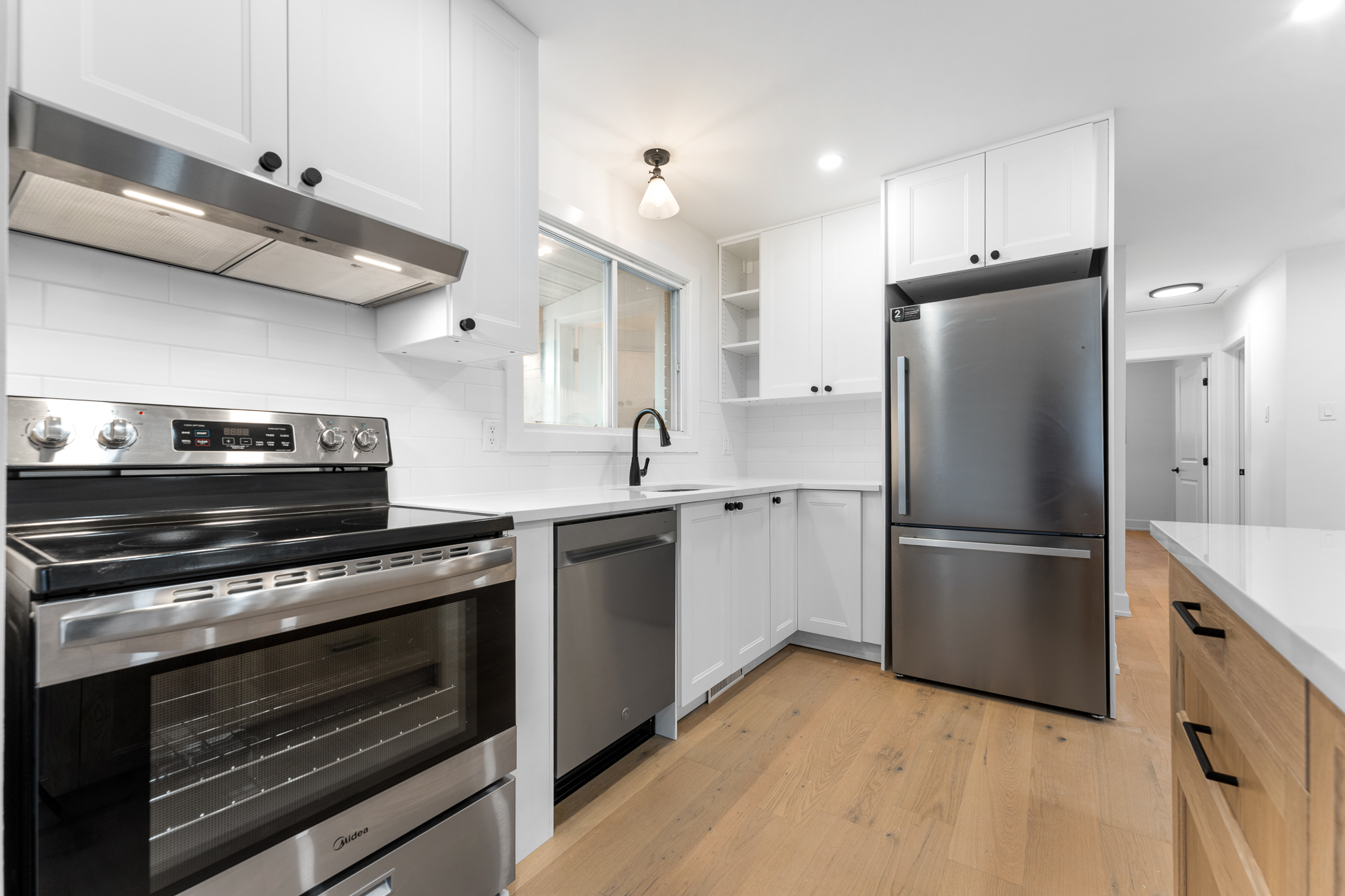 14 Mulvagh Avenue, Ottawa, Ontario K2E 6M6 7