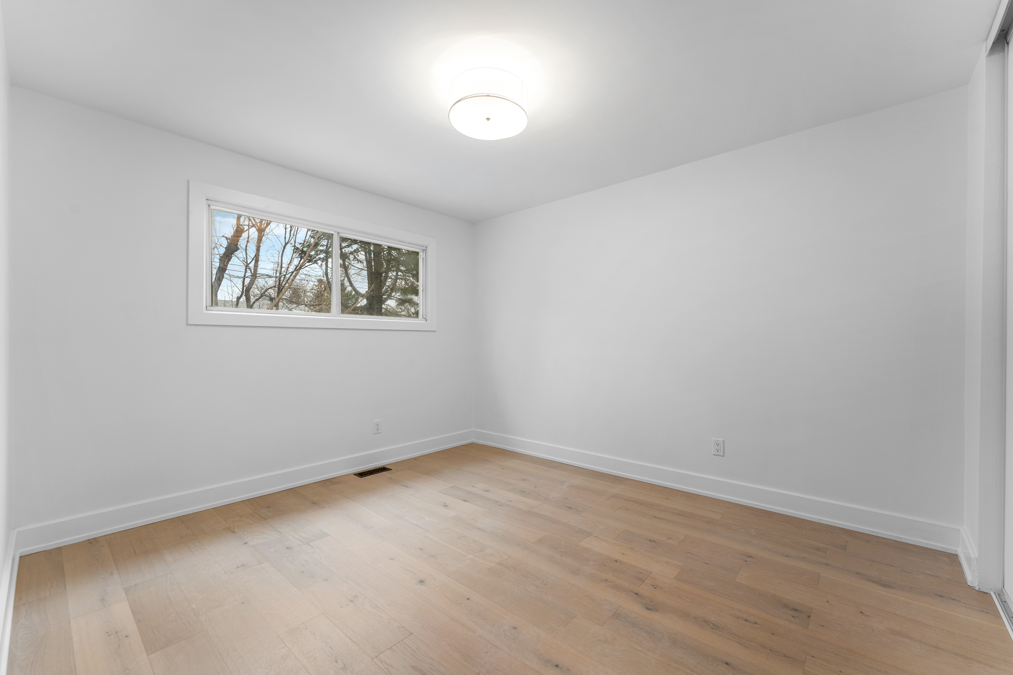 14 Mulvagh Avenue, Ottawa, Ontario K2E 6M6 20