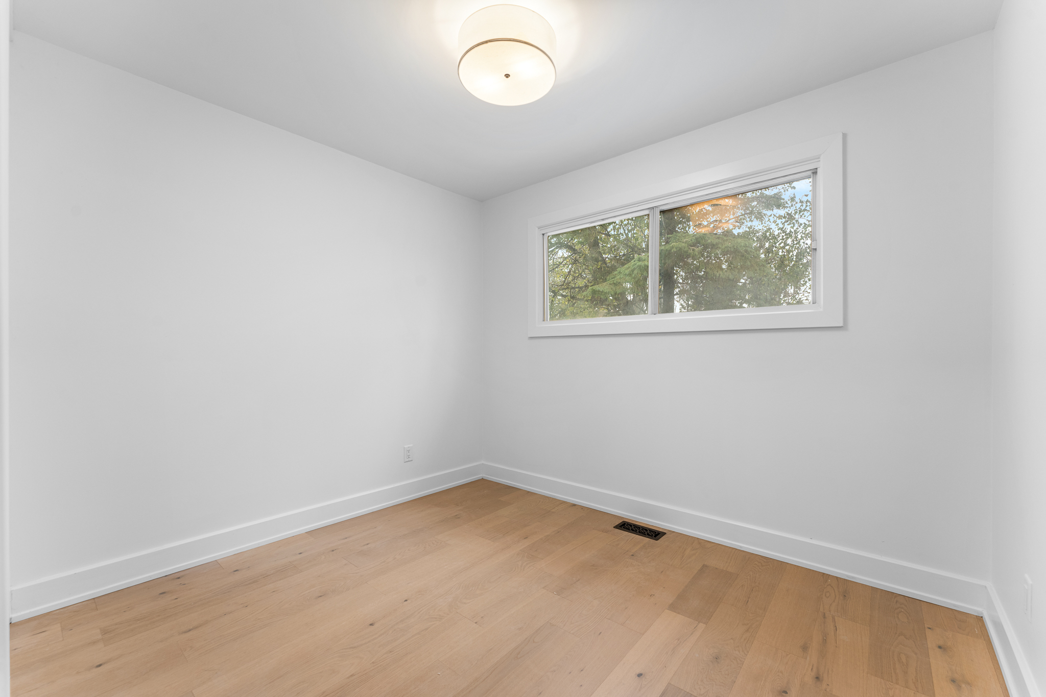 14 Mulvagh Avenue, Ottawa, Ontario K2E 6M6 19
