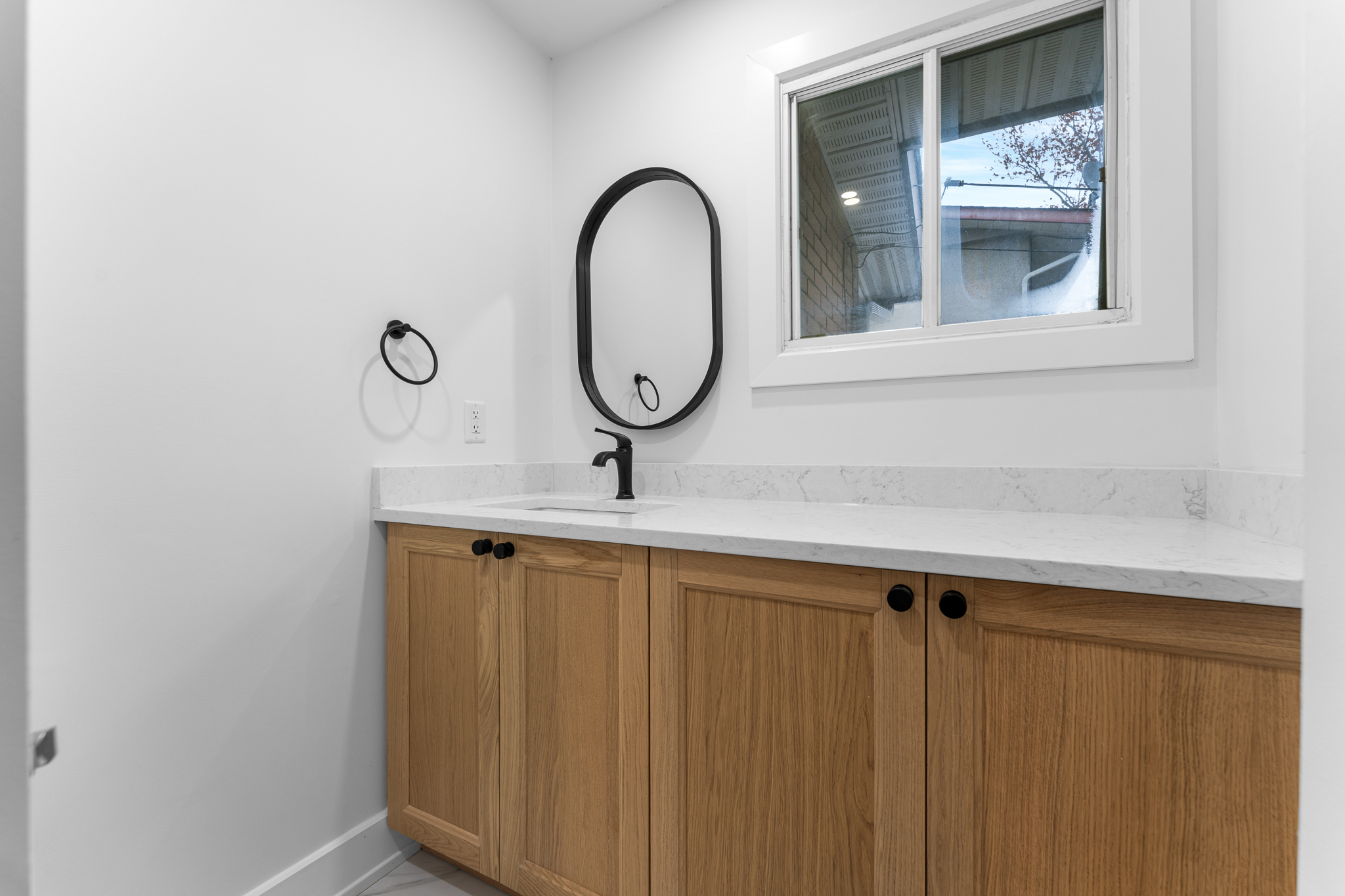 14 Mulvagh Avenue, Ottawa, Ontario K2E 6M6 21