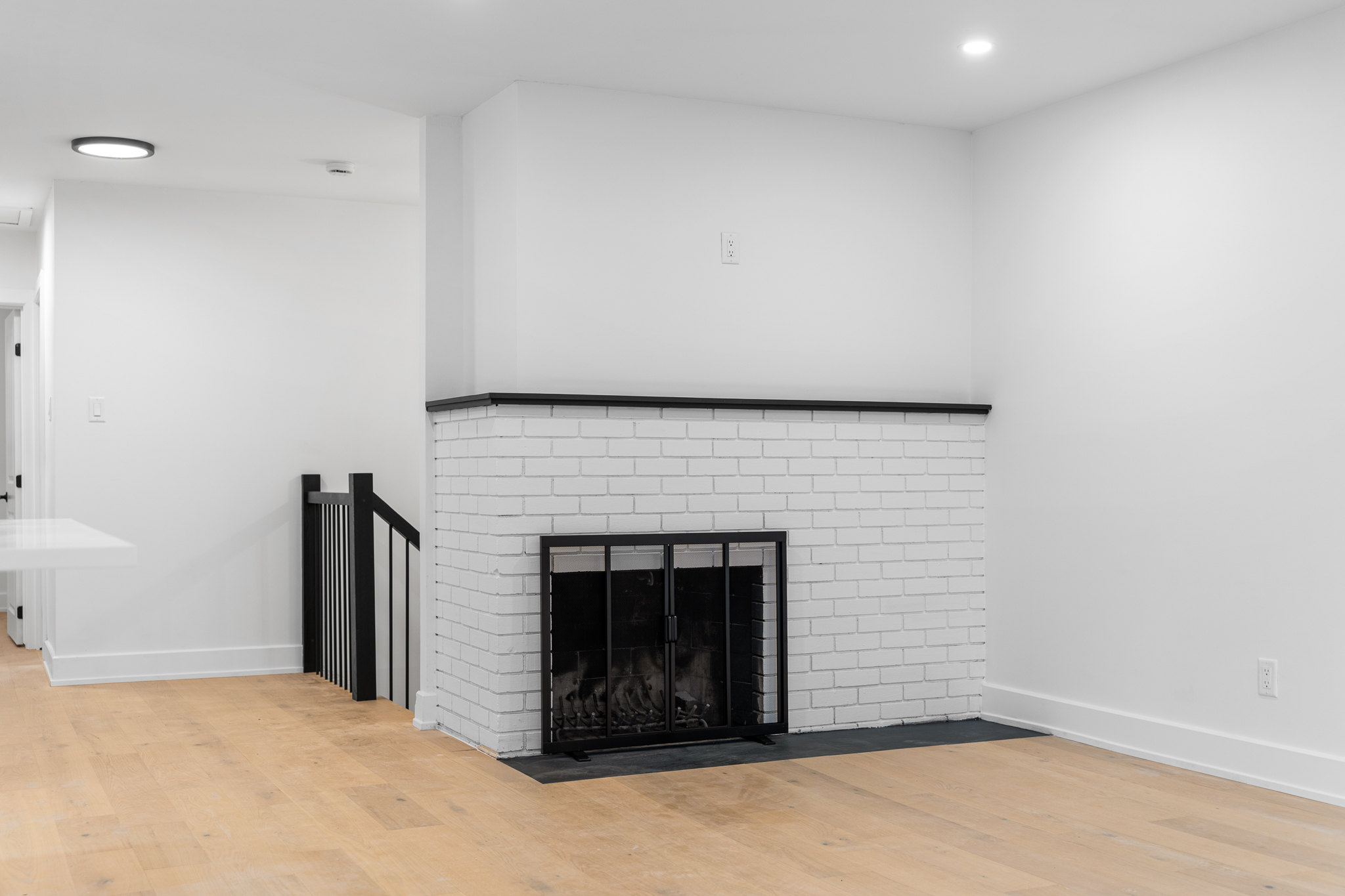 14 Mulvagh Avenue, Ottawa, Ontario K2E 6M6 17