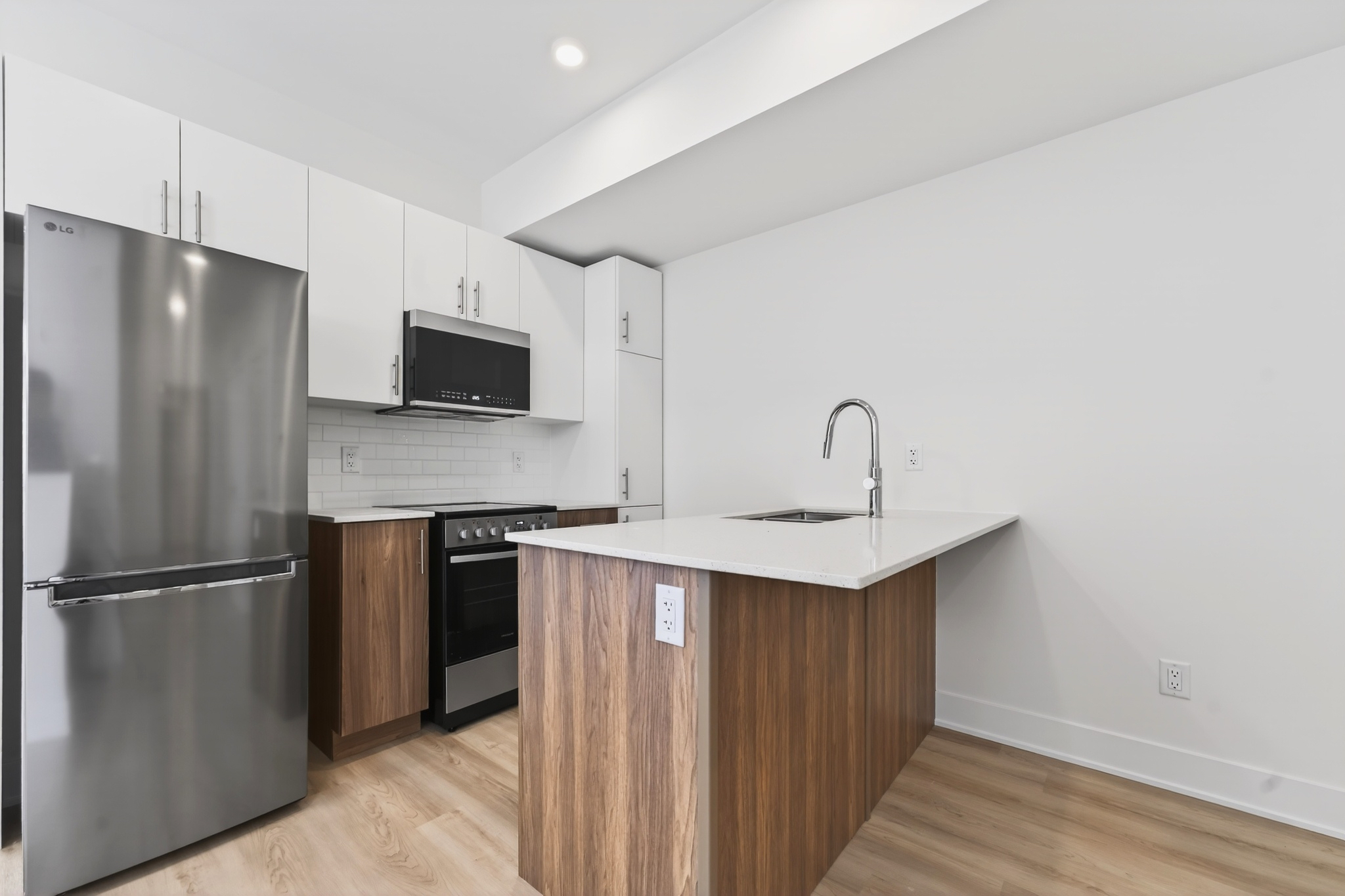 181 Columbus Avenue Unit #B Ottawa, Ontario 4